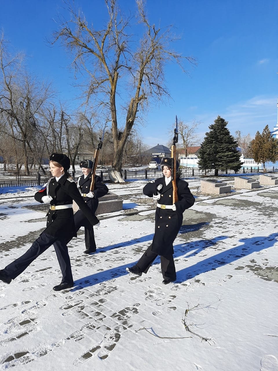 Укажите подпись к картинке.